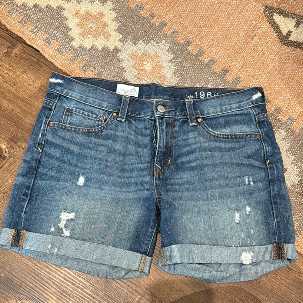 Gap sexy boyfriend shorts size 28
